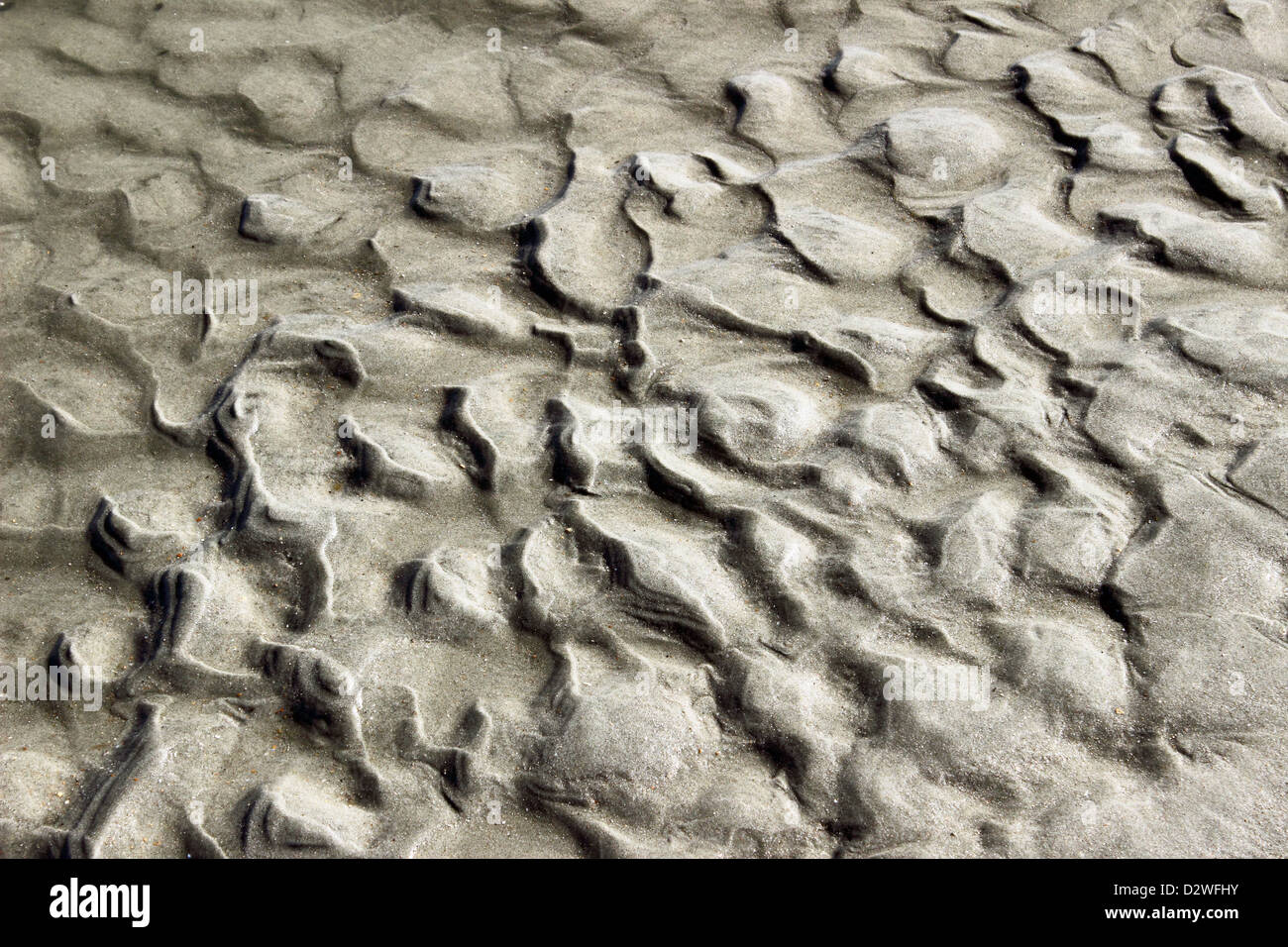 Les patrons de sable formé par les vagues, le vent et la marée. Banque D'Images