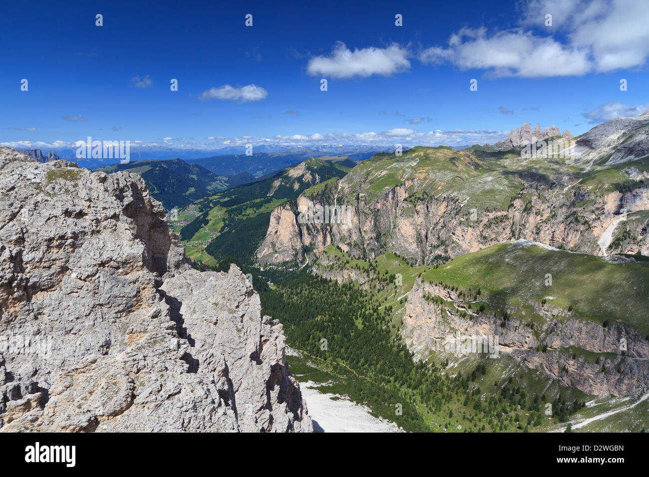 Vue aérienne de Val Gardena en été, Trentin-Haut-Adige, Italie Banque D'Images