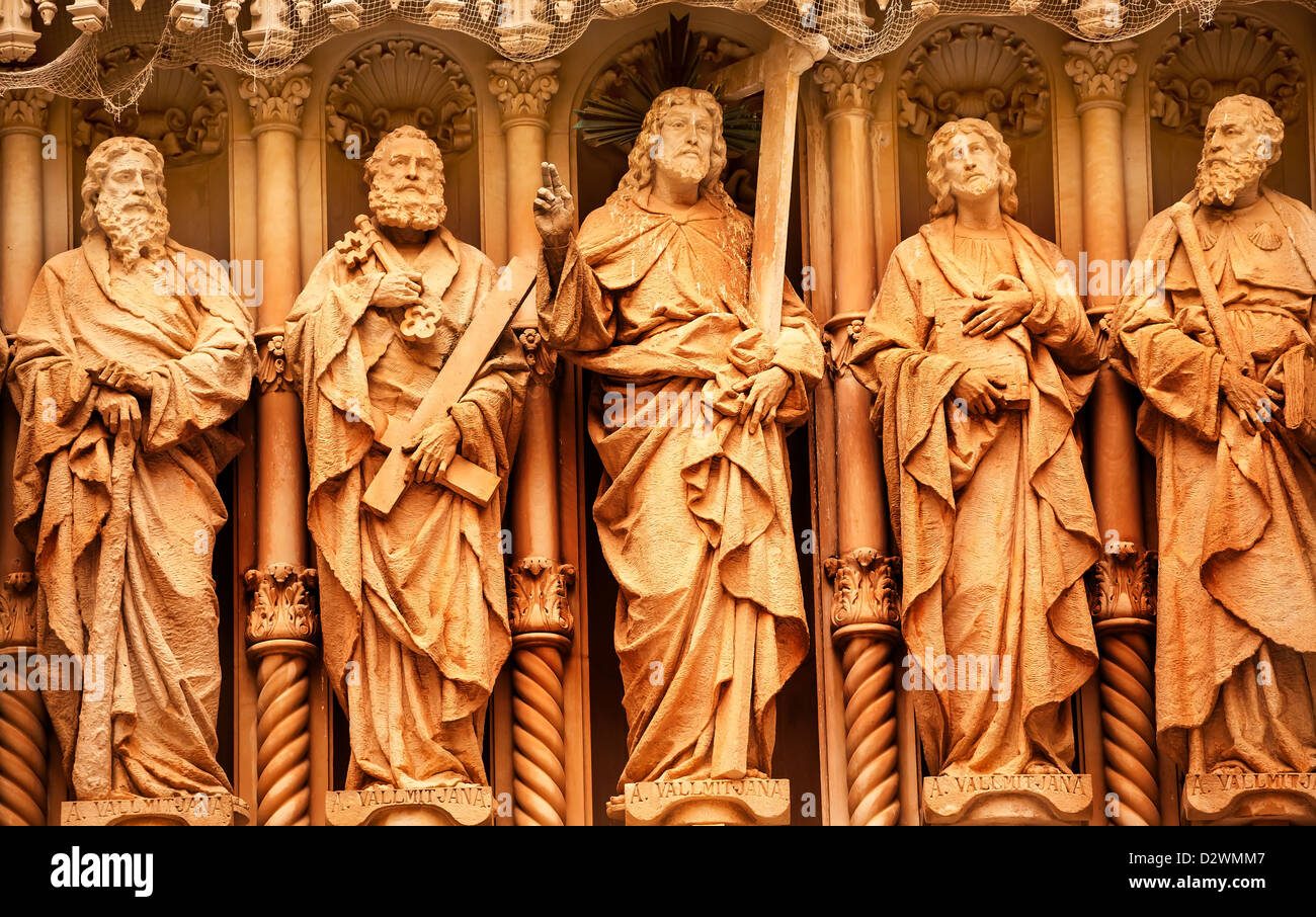 Jésus, Christ, Disciples, Saint Pierre, Saint John, Statues Golthic Monestir Cloître monastère de Montserrat, en Catalogne, Espagne Banque D'Images