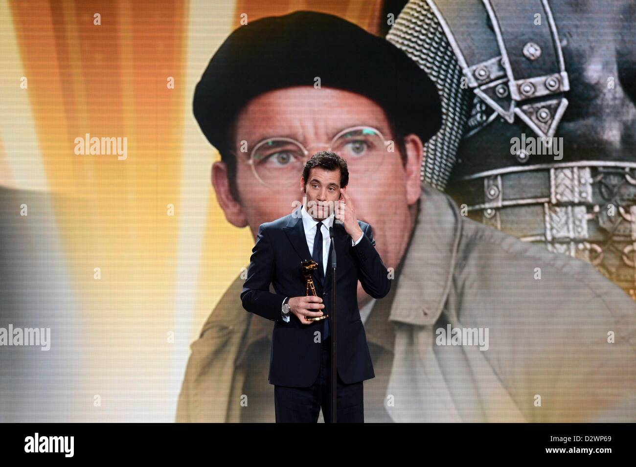 Acteur Clive Owen assiste à la 48e remise des prix de la caméra d'Or (Goldene Kamera) à l'Axel Springer Haus le 2 février 2013 à Berlin, Allemagne Banque D'Images