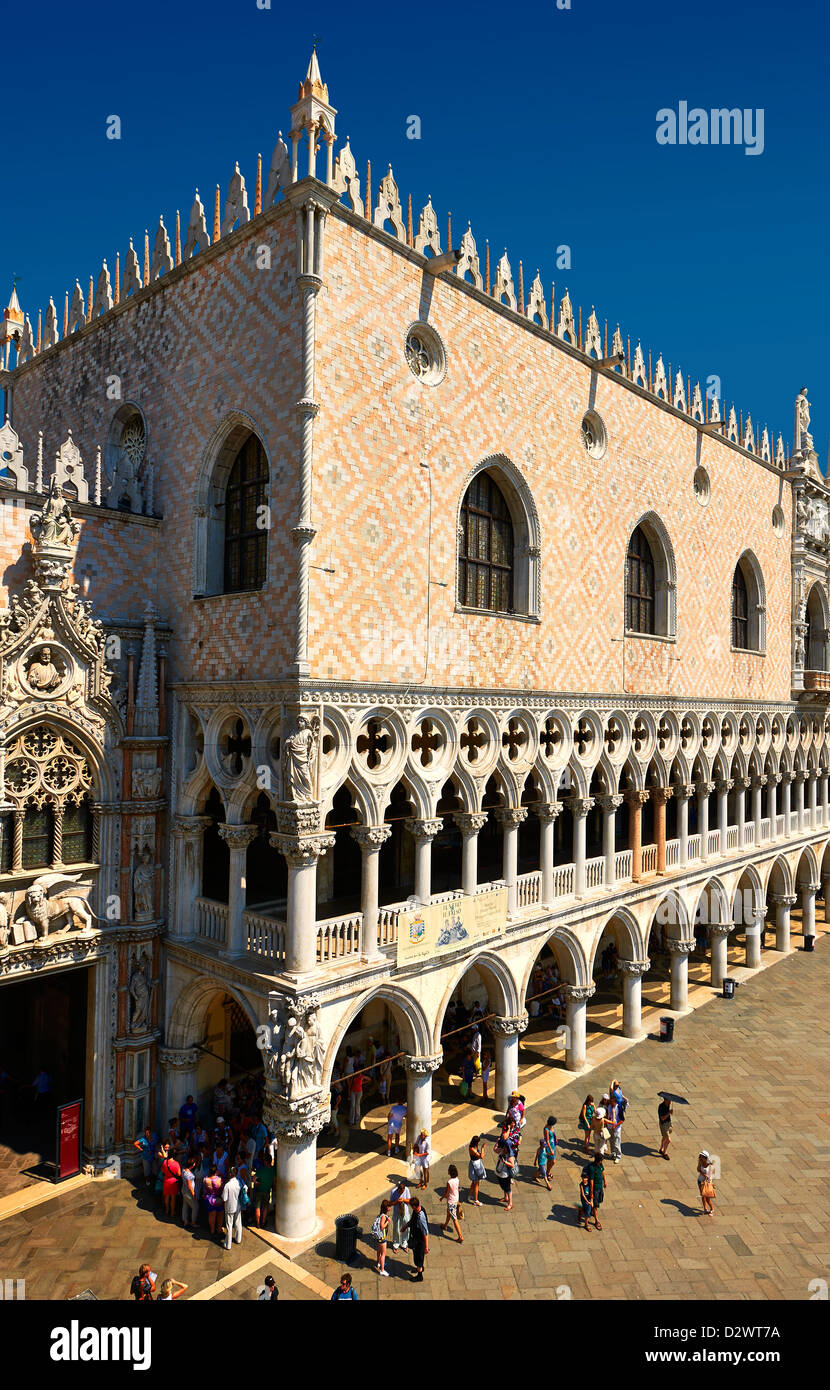 Le 14e siècle est de style gothique de la façade du palais des Doges sur la Place St Marc, Palais des Doges, Venise Italie Banque D'Images