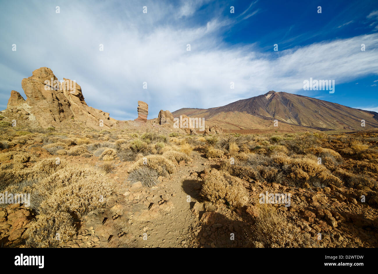 Les roches volcaniques altérées et le volcan Teide à Tenerife Banque D'Images