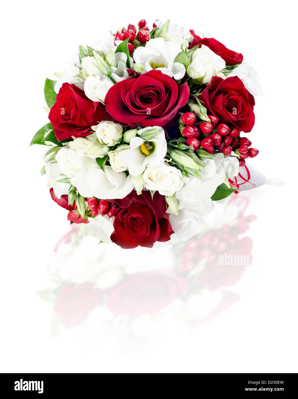Bouquet de mariage coloré de fleurs pour mariée isolé sur fond blanc Banque D'Images