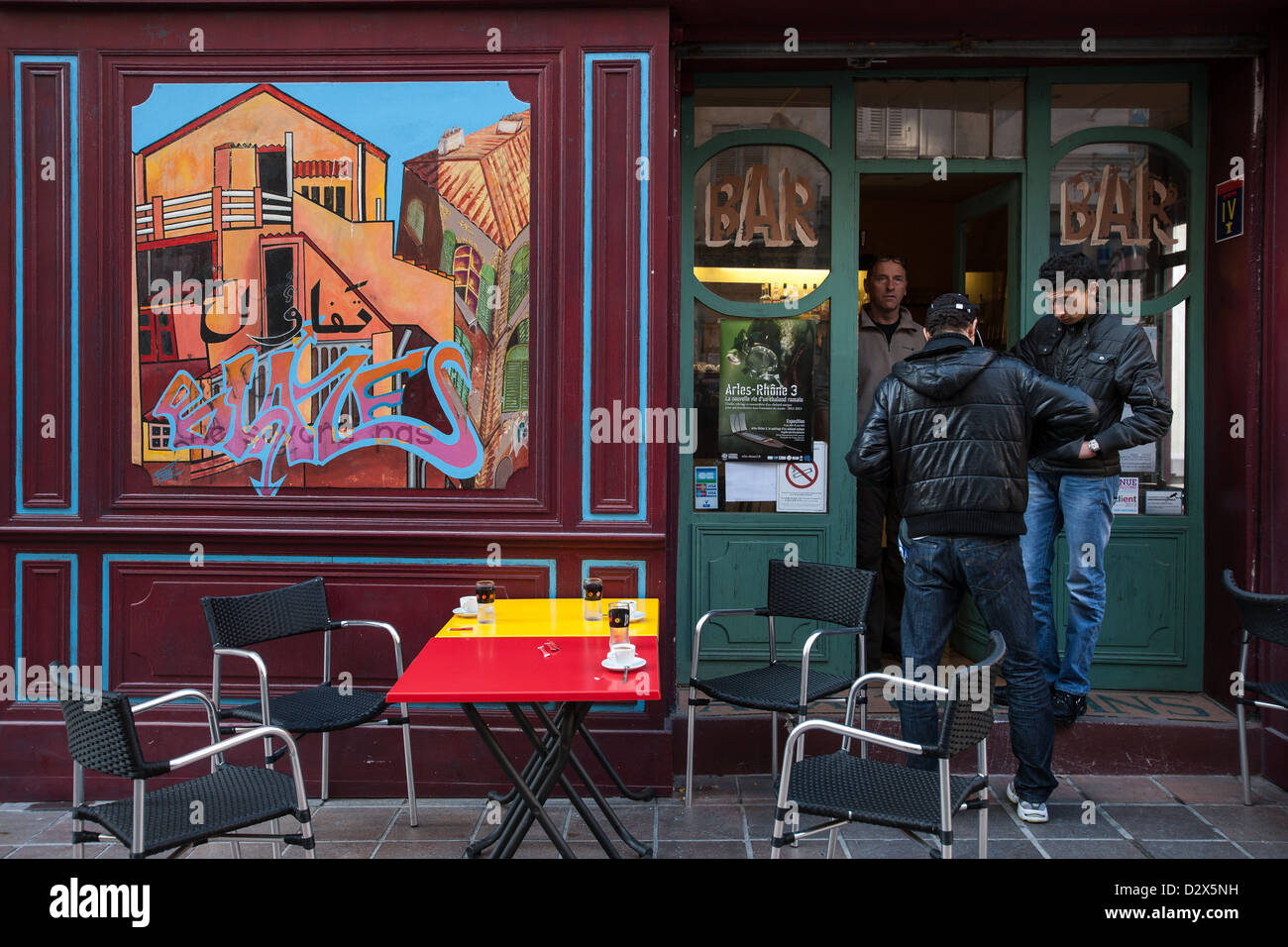 Bar dans le vieux centre-ville, Marseille, Provence, France Banque D'Images