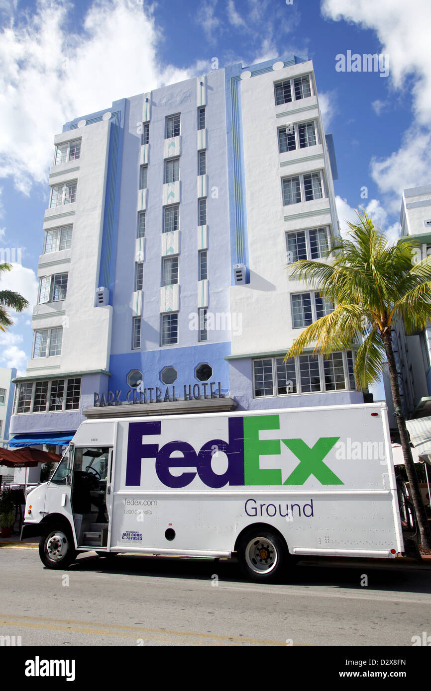 Camion FedEx Ground, Ocean Drive, à South Beach, Miami, Floride, USA Banque D'Images