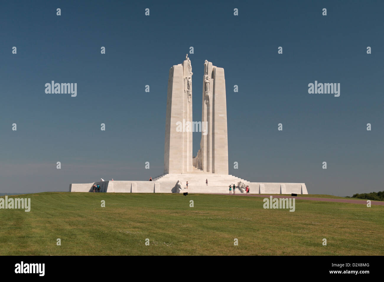 Les pylônes centraux au Mémorial canadien de la Première Guerre mondiale à la crête de Vimy, lieu historique national du Canada, Vimy, France. Banque D'Images