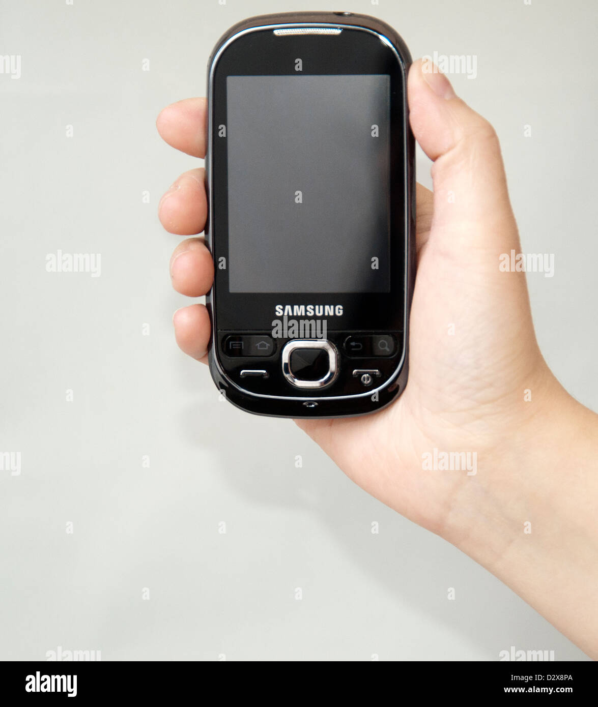 Samsung téléphone cellulaire dans la main Banque D'Images