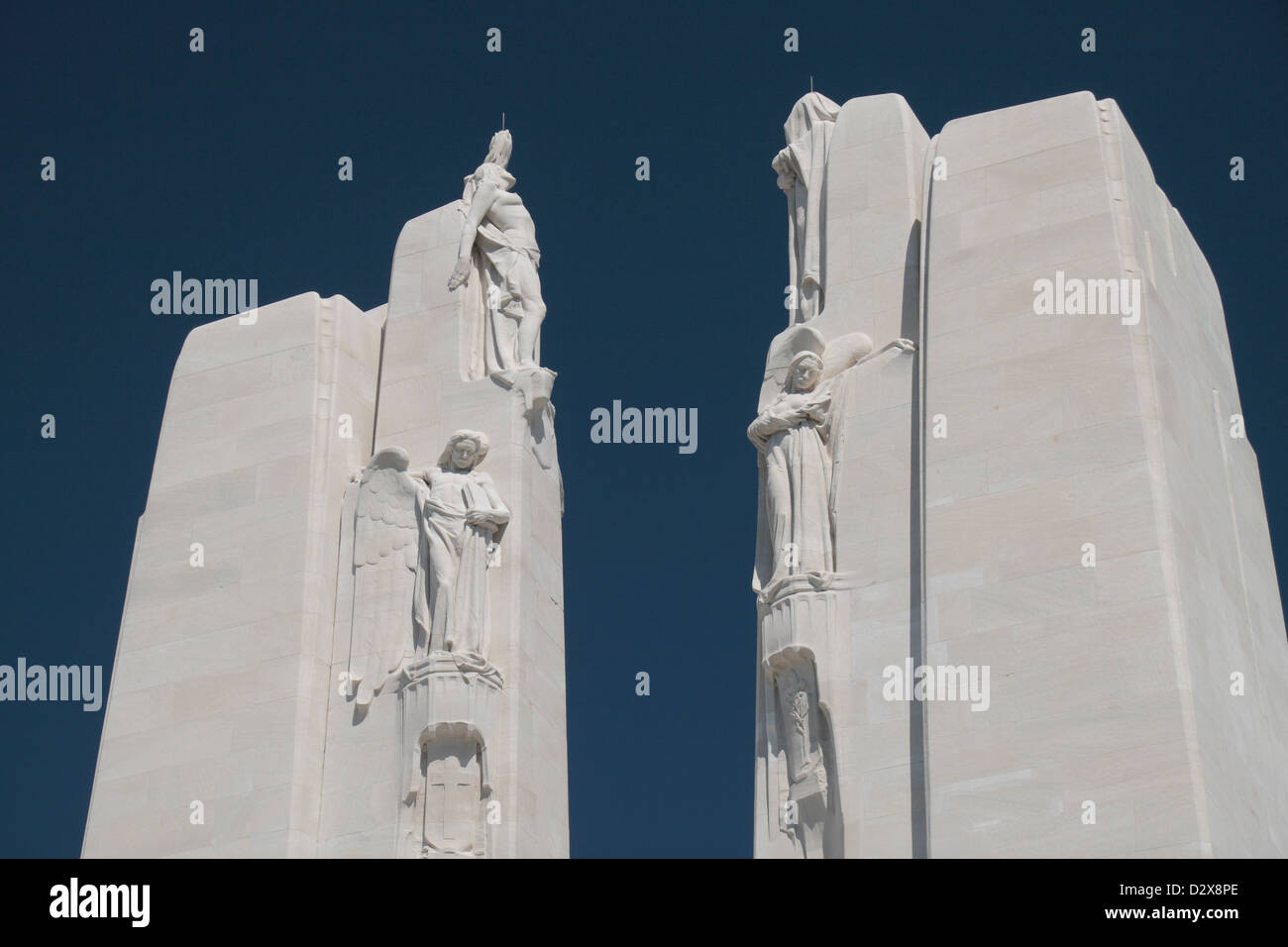 Les statues du Chœur sur le monument commémoratif canadien de la Première Guerre mondiale, la crête de Vimy, lieu historique national du Canada, Vimy, France. Banque D'Images