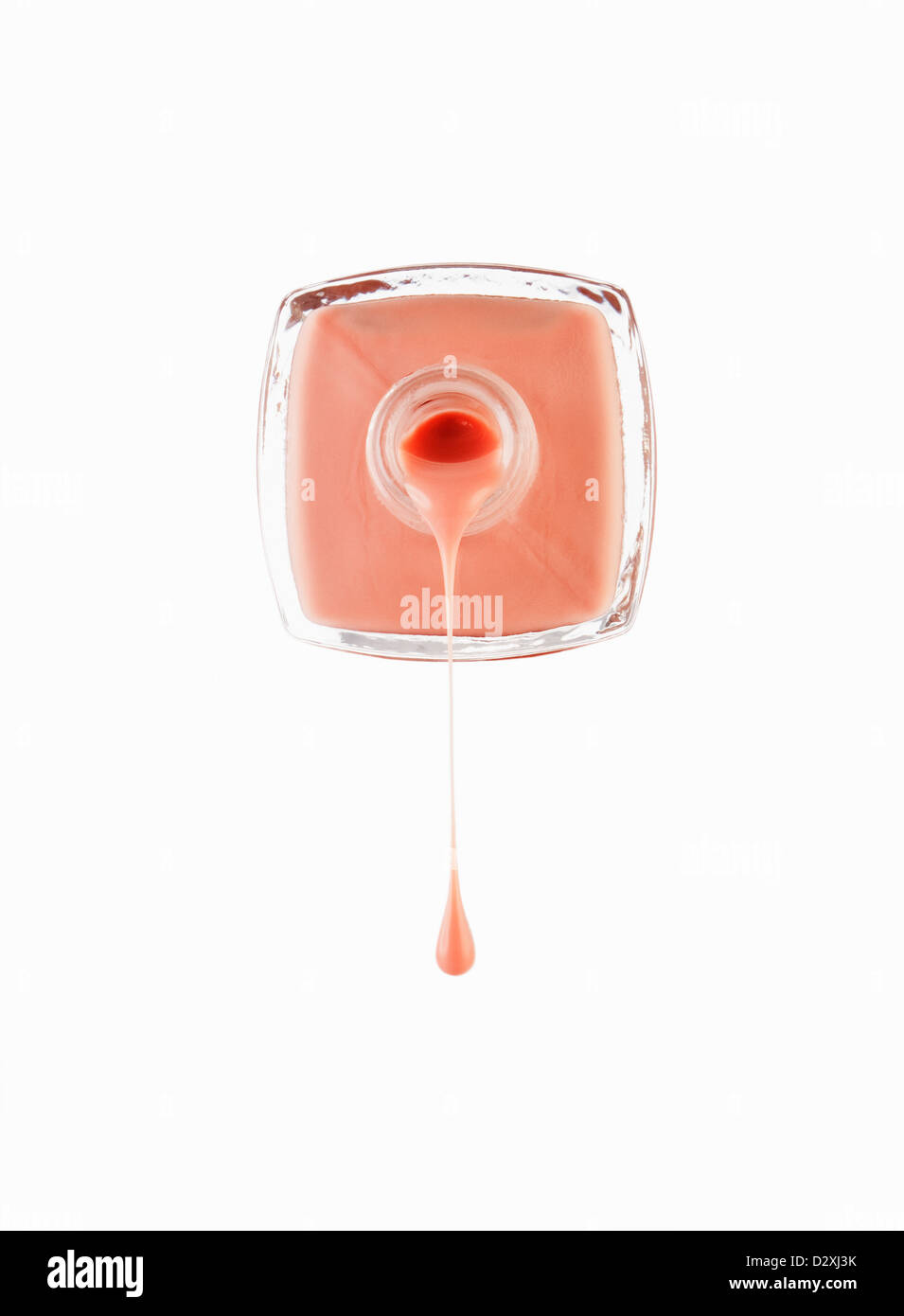 Close up of peach à ongles s'égouttant de bouteille Banque D'Images