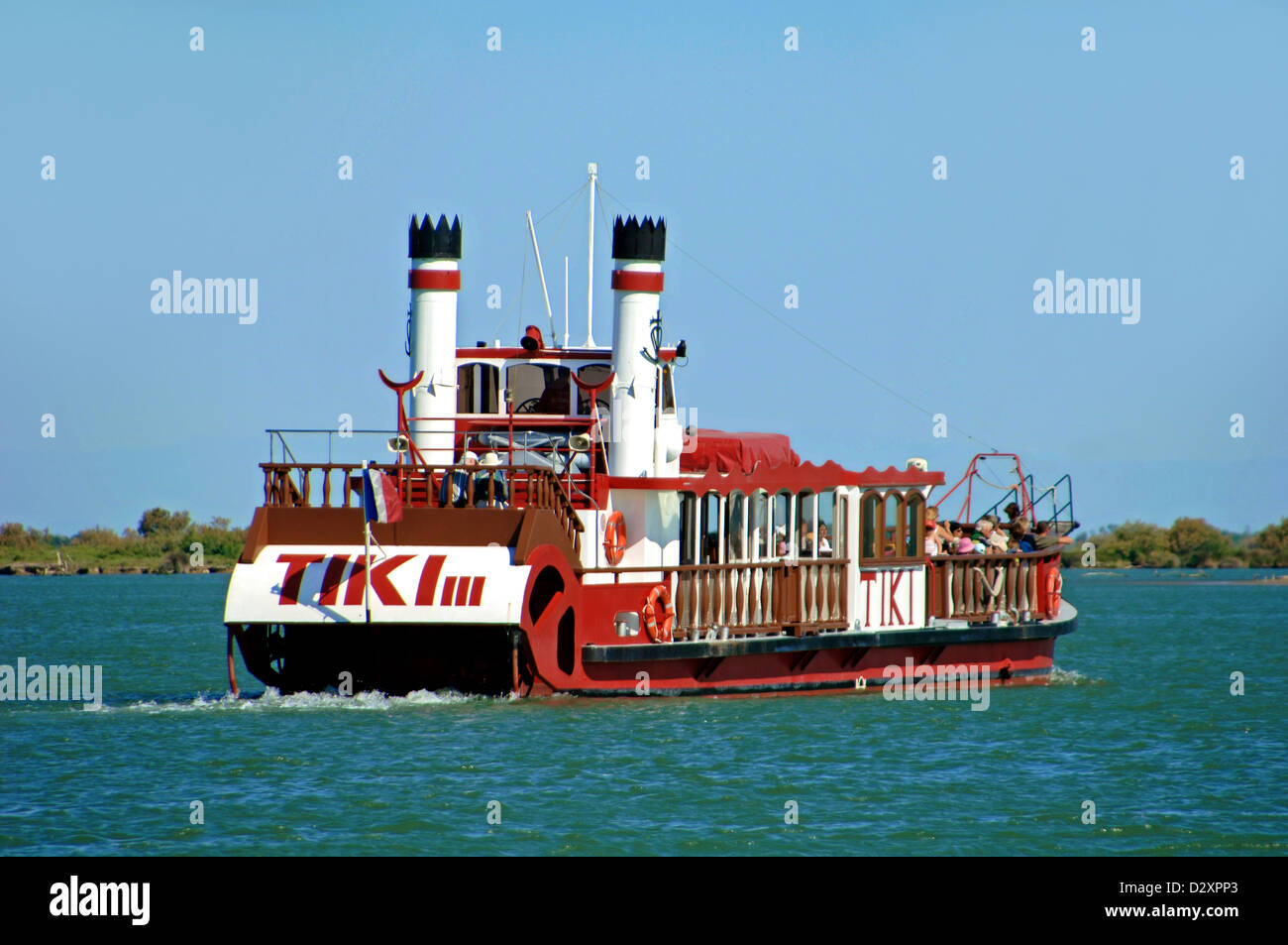 Le pagayeur Cruiser Tiki III sur le Rhône près de Les Saintes-Maries-de-la-Mer Camargue Provence France Banque D'Images