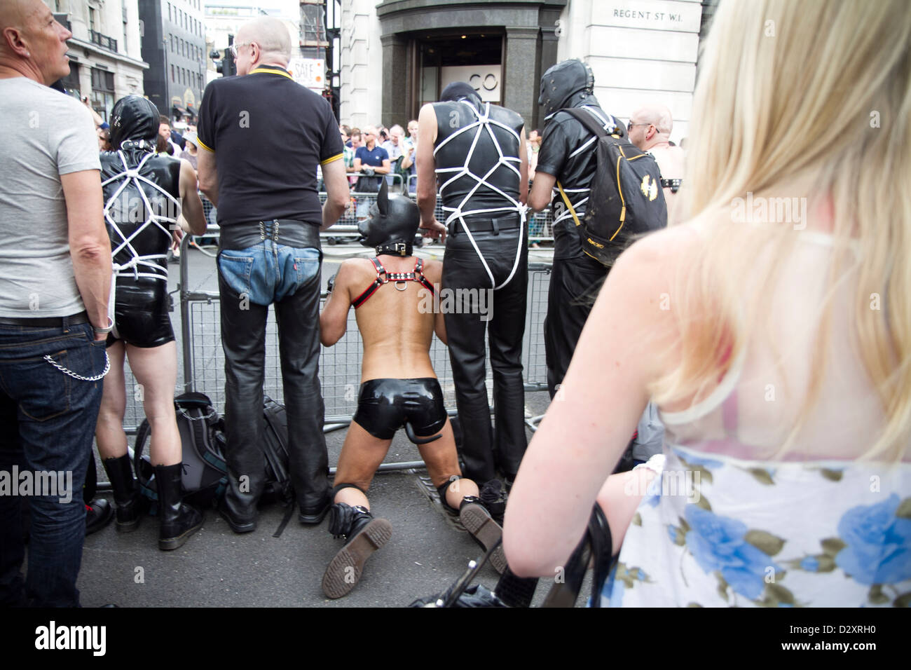 Gay pride ou fierté LGBT est l'attitude positive contre la discrimination et la violence à Londres UK. Banque D'Images