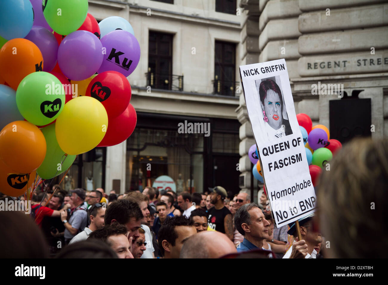 Gay pride ou fierté LGBT est l'attitude positive contre la discrimination et la violence à Londres UK. Banque D'Images