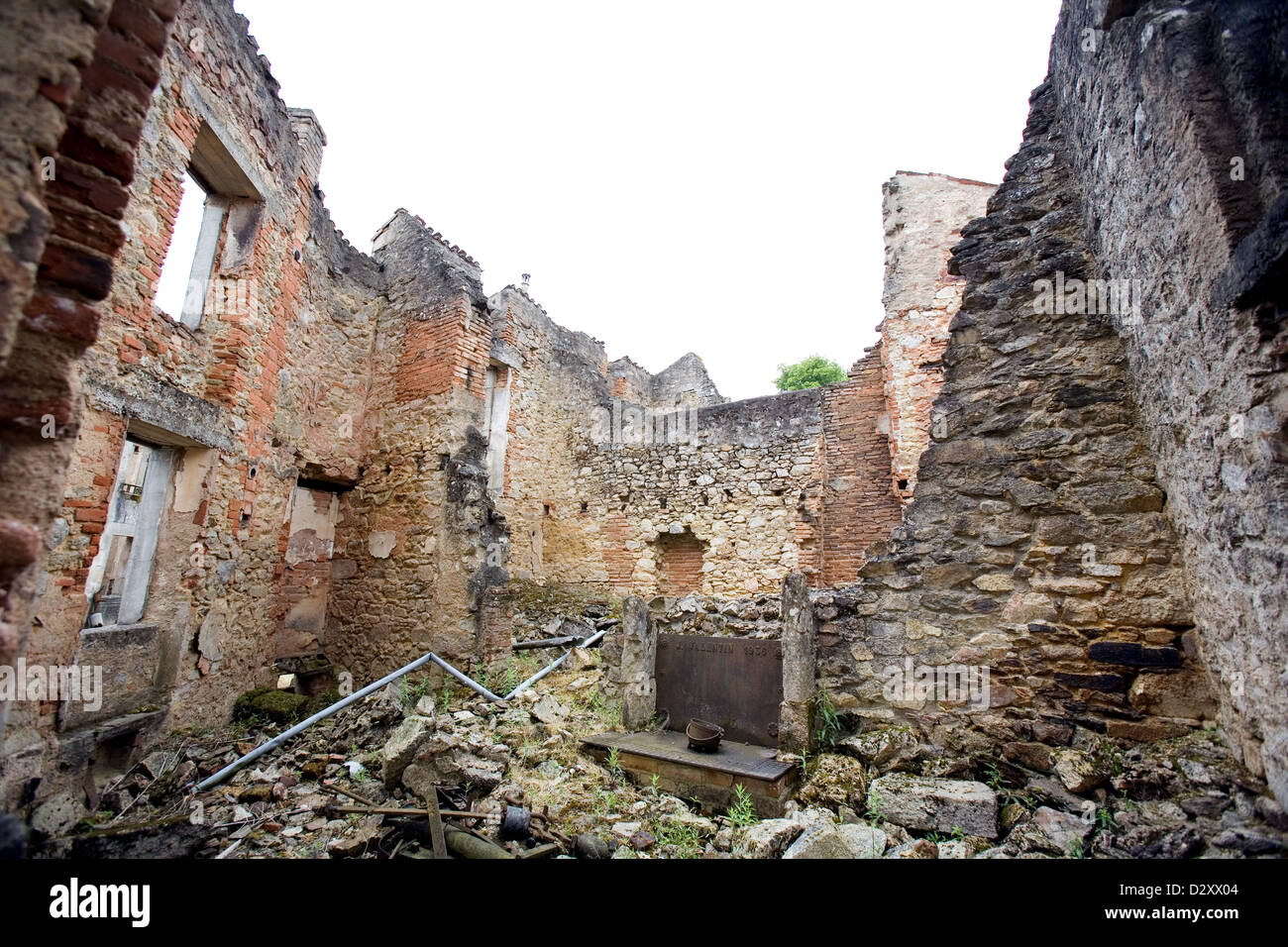 Le 10 juin 1944, la Division blindée SS Das Reich, détruit le village d'Oradour-sur-Glane. Interiors exteriors ruins Banque D'Images