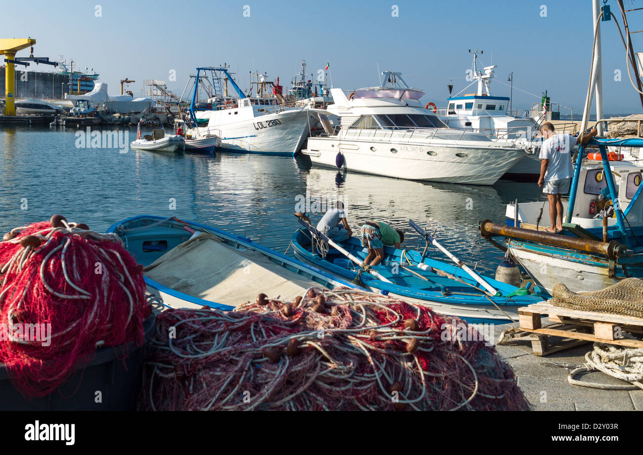 Italie, Sardaigne, Golfo Aranci, le port de pêche Banque D'Images