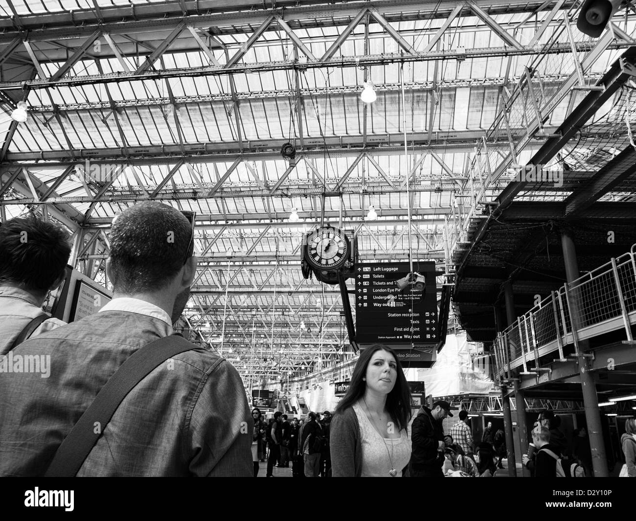 Gare dans journée ensoleillée Banque D'Images