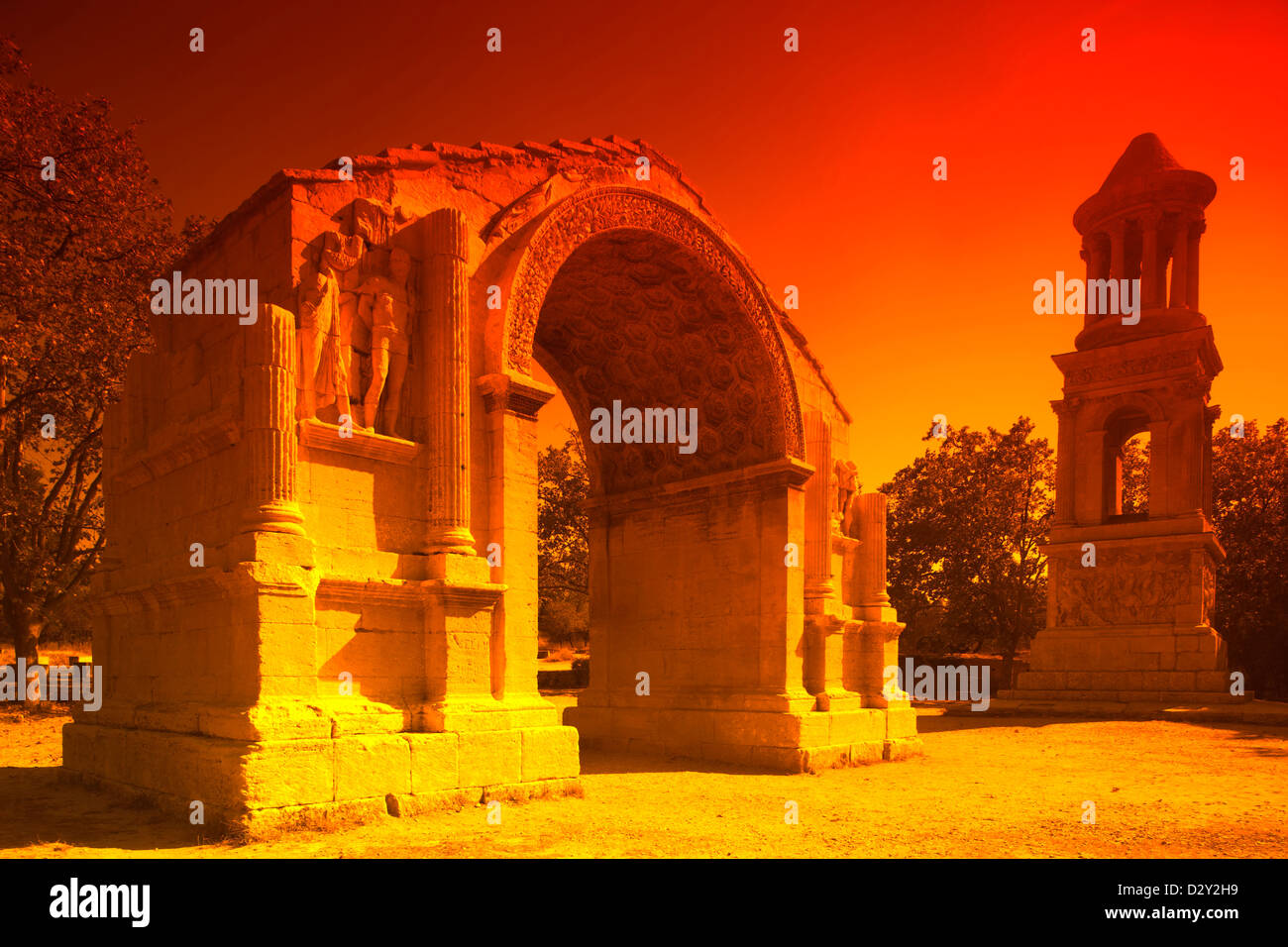 ZENOTAPH arc romain et ruines de GLANUM SAINT RÉMY DE PROVENCE DU RHÔNE FRANCE Buch鋨es Banque D'Images