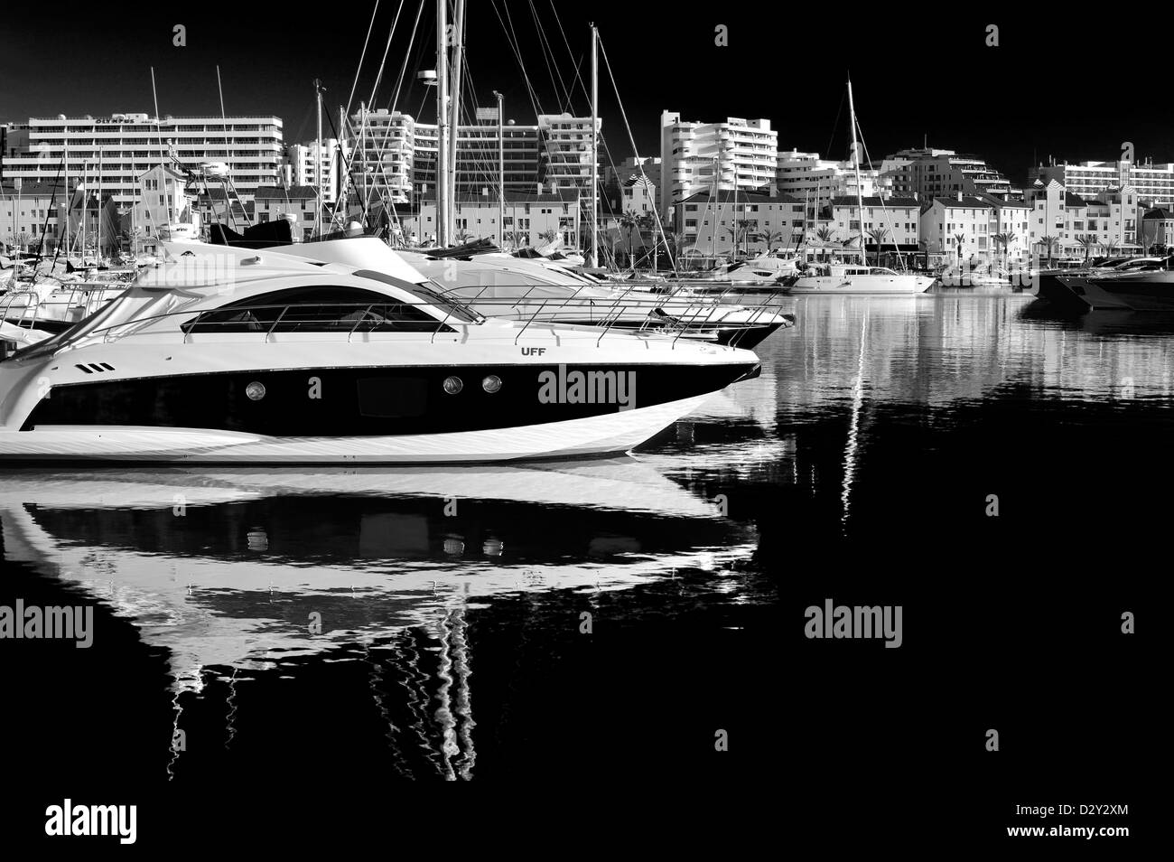 Le Portugal, l'Algarve : image en noir et blanc du port de plaisance de Vilamoura Banque D'Images