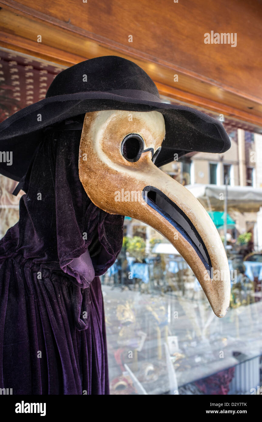 Masque Bec d'oiseau sur l'affichage à l'extérieur de l'atelier à Venise Banque D'Images