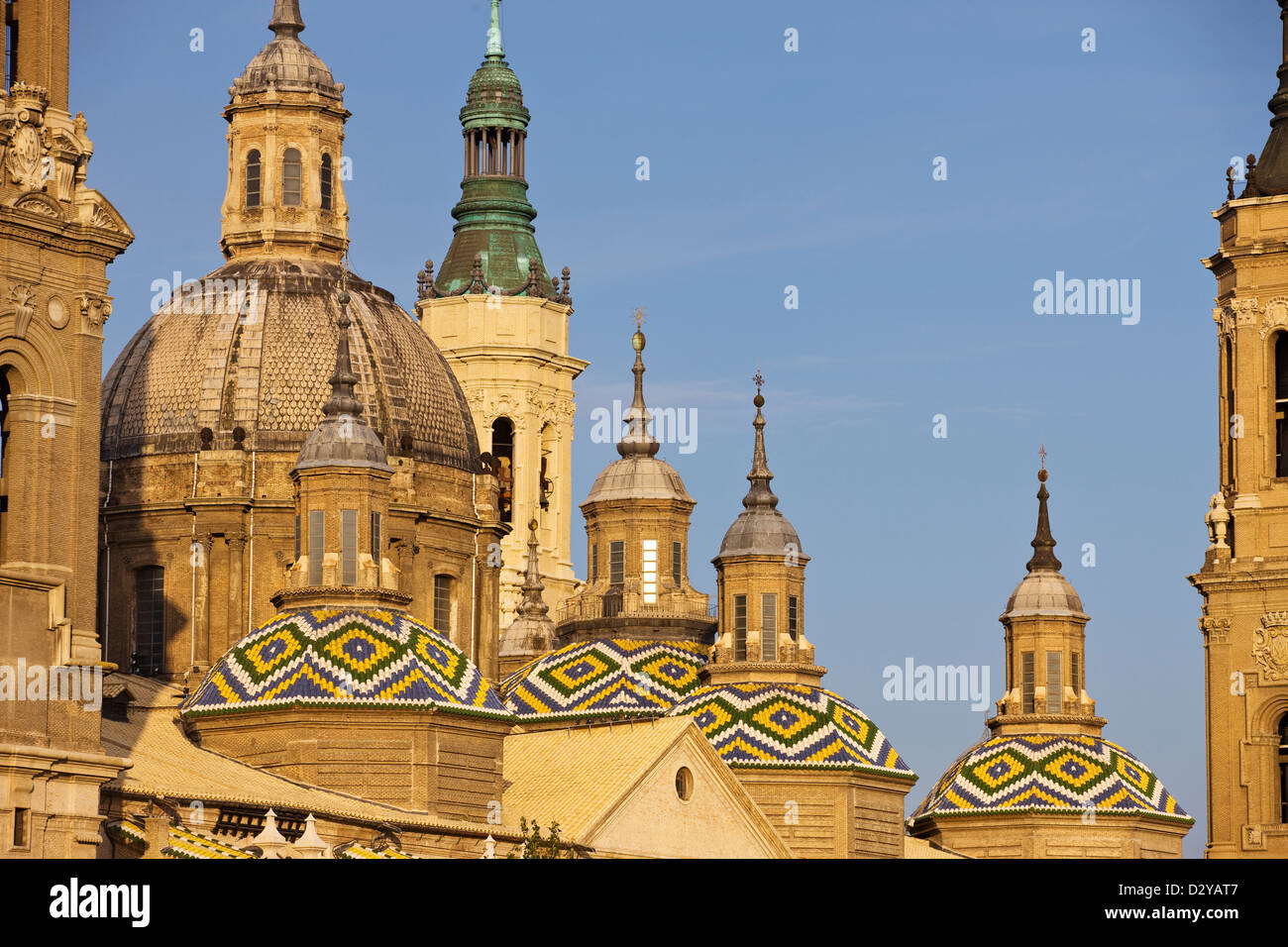 Les clochers de la CATHÉDRALE BASILIQUE DE NOTRE DAME DU PILIER ZARAGOZA Aragon Espagne Banque D'Images