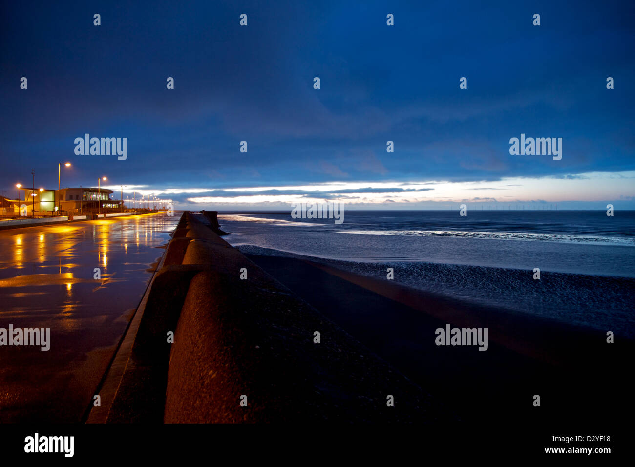 Une série d'éclairage faible et les paysages urbains côtiers prises à New Brighton, Wirral, Merseyside, Angleterre, Royaume-Uni. Banque D'Images