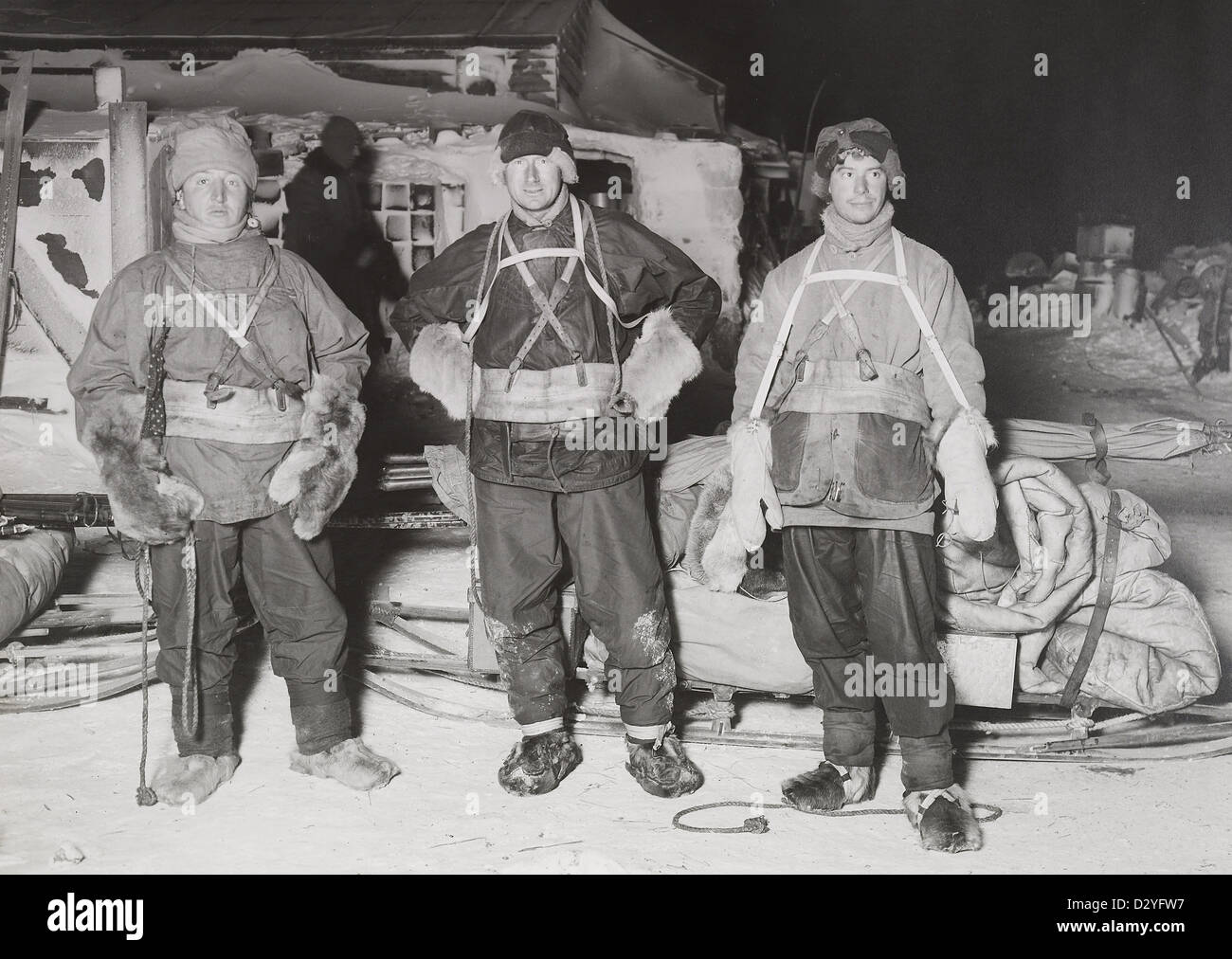 Le lieutenant Henry R. Bowers, le Dr Edward Wilson, et Apsley Cherry-Garrard, voyage au Cap Crozier au cours de l'expédition Antarctique Britannique Banque D'Images