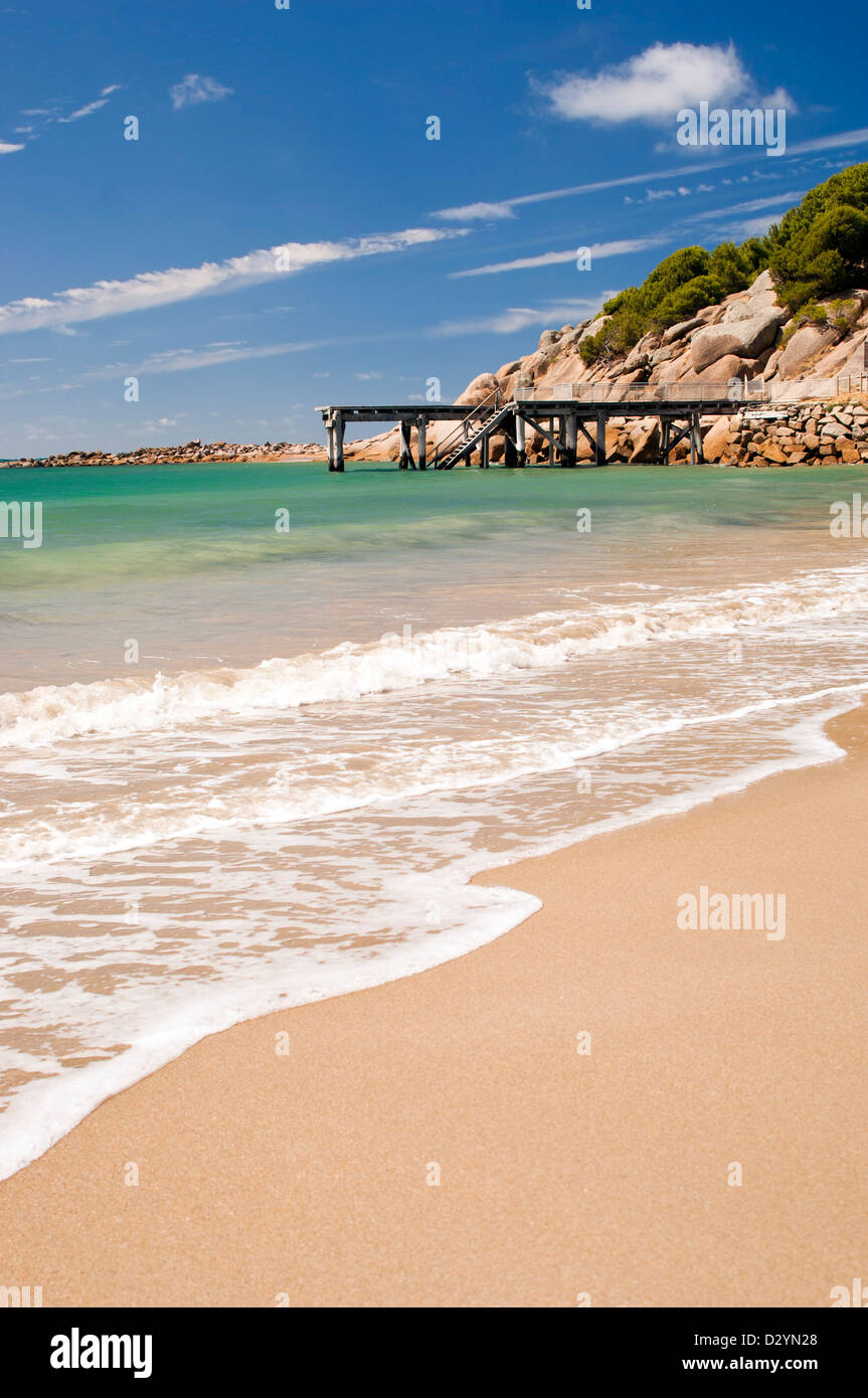 Horseshoe Bay près de Victor Harbor à sud de l'Australie est parfait le sable blanc et les eaux claires Banque D'Images