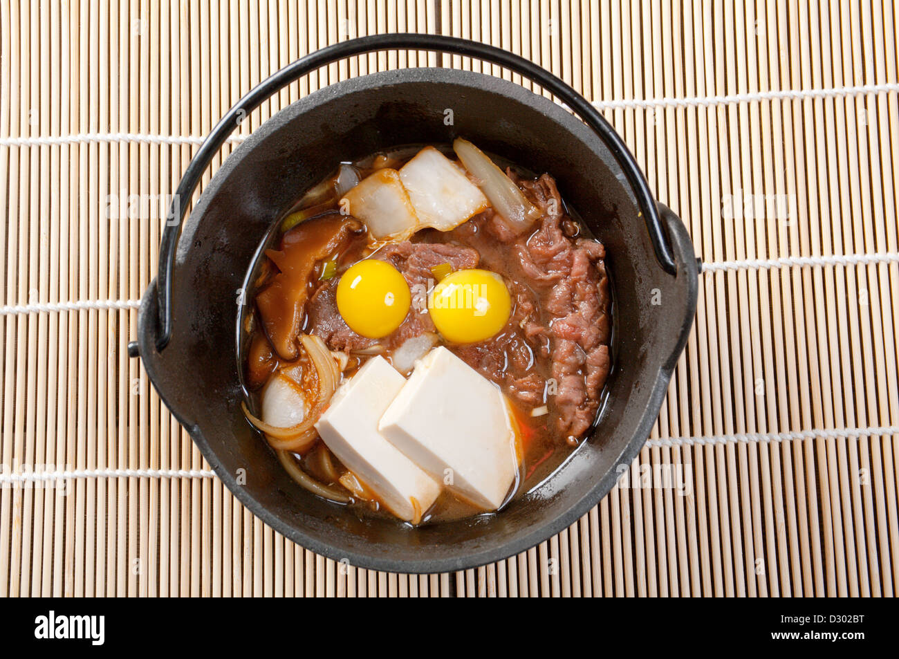 La cuisine japonaise .Le bœuf avec oeuf caille Banque D'Images