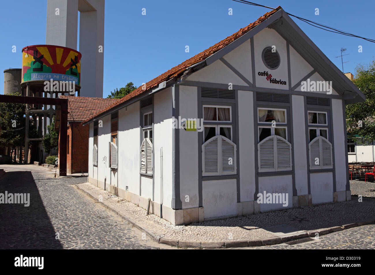 Le café à la Fabrica na LX Factory à Lisbonne, Portugal. Banque D'Images