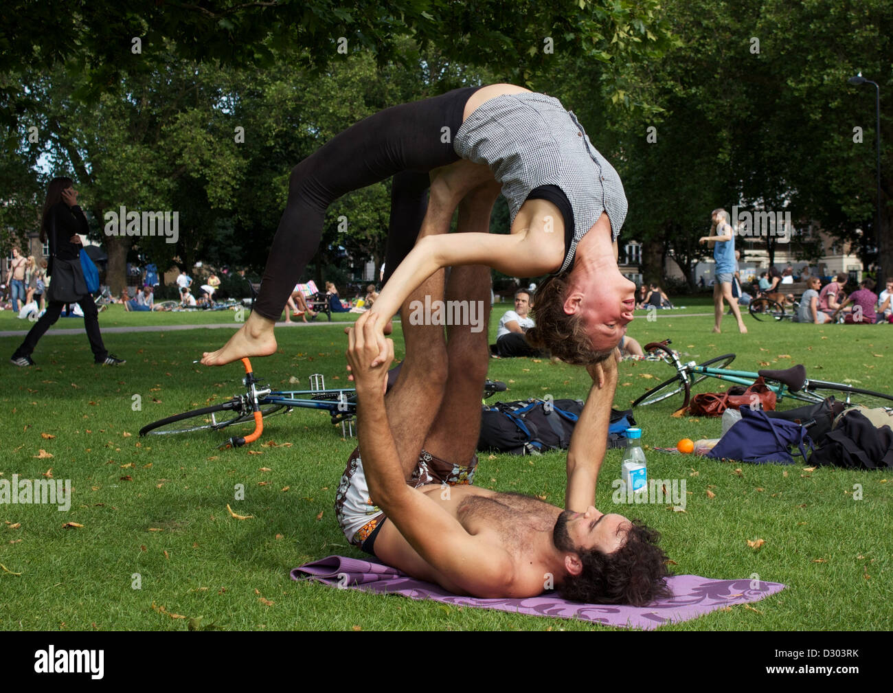 La gymnastique en plein air à Londres Les champs, Hackney, Londres Banque D'Images