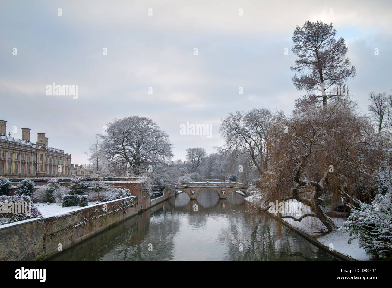 L'affichage classique de Clare College pont sur la rivière Cam, Cambridge, Royaume-Uni Banque D'Images