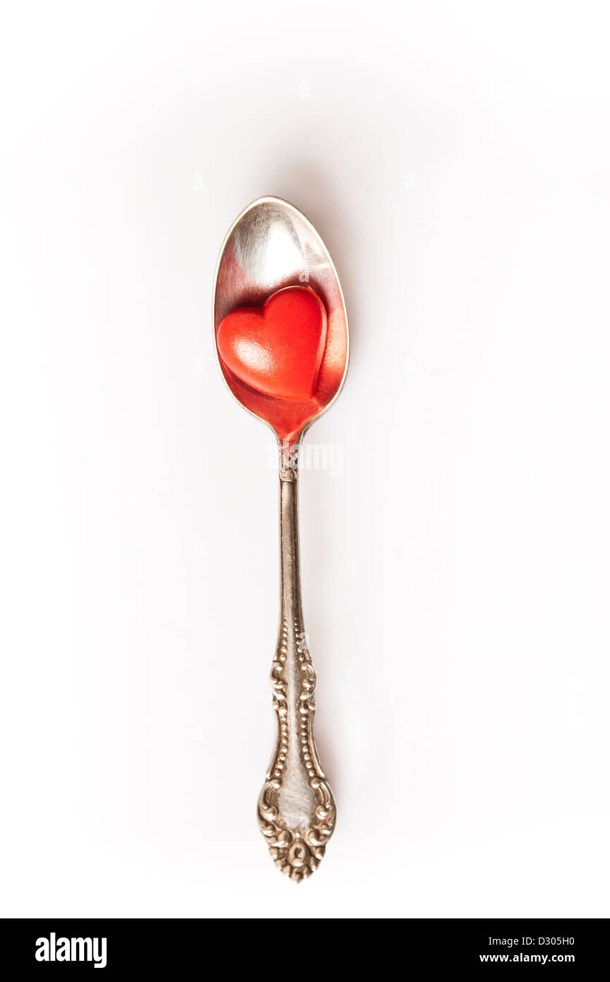 Valentine heart shape on a spoon, love concept Banque D'Images