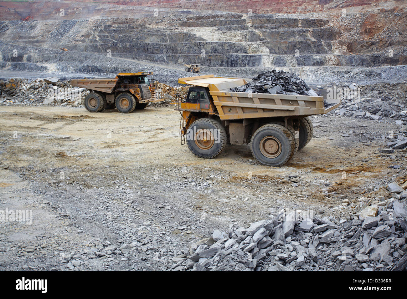 2 gros camions de l'exploitation à ciel ouvert Kansanshi. First Quantum Minerals Ltd en Zambie Banque D'Images