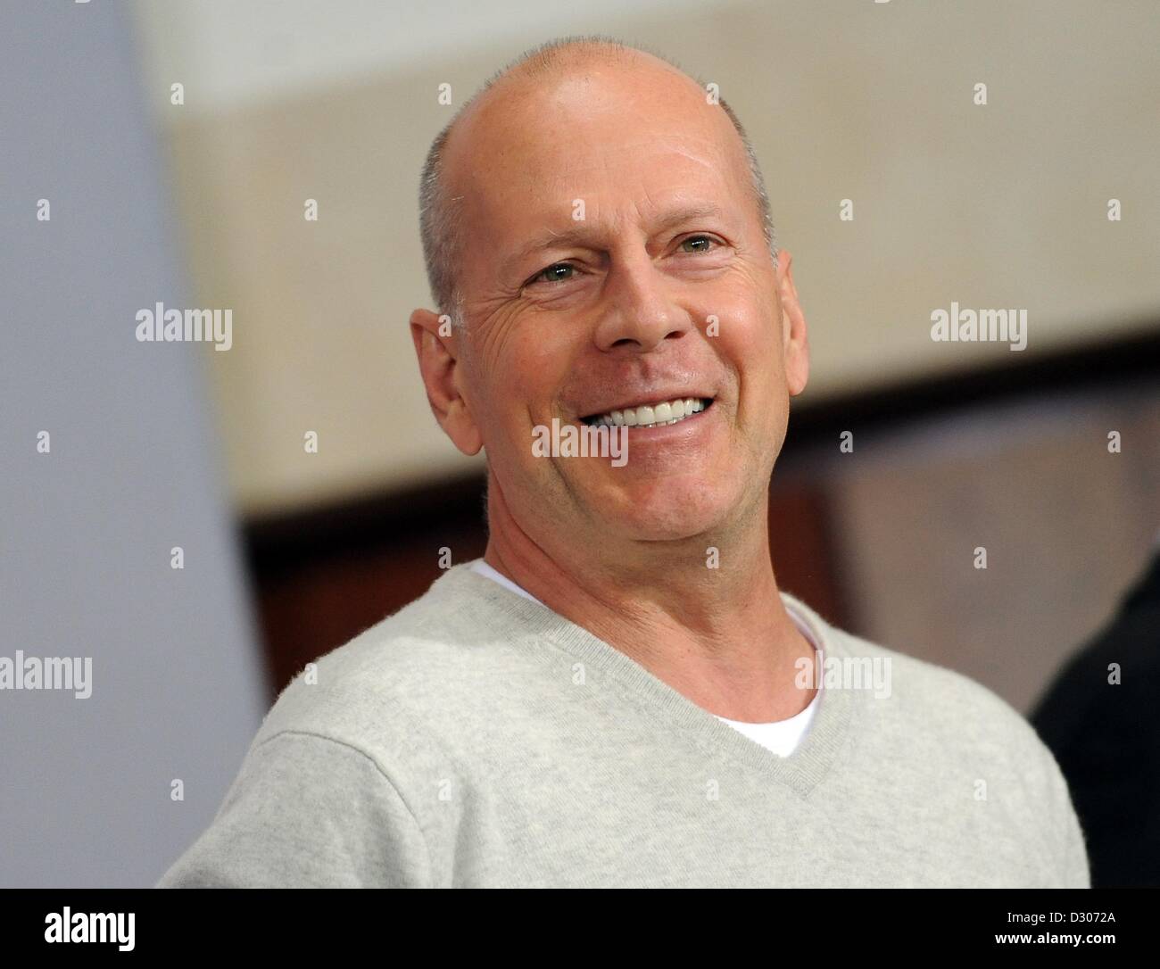 Berlin, Allemagne. 5e février 2013. L'acteur américain Bruce Willis pose lors d'un photocall pour son nouveau film "Un bon jour pour mourir Hard' à Berlin, Allemagne, 05 février 2013. Partie 5 partie de la série d'action Die Hard vient à les salles allemandes le 14 février. Photo : BRITTA PEDERSEN/dpa/Alamy Live News Banque D'Images