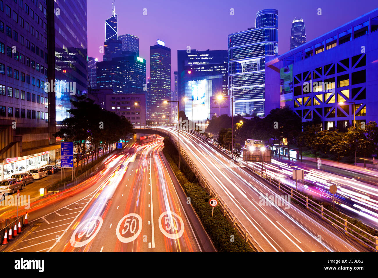 Modern city at night Banque D'Images