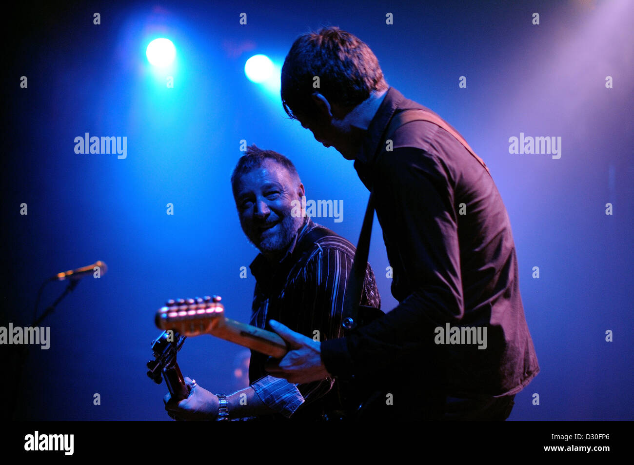 Barcelone, Espagne - 10 OCT : Peter Hook (Joy Division) fonctionne à Apolo le 10 octobre 2010 à Barcelone, Espagne. Banque D'Images