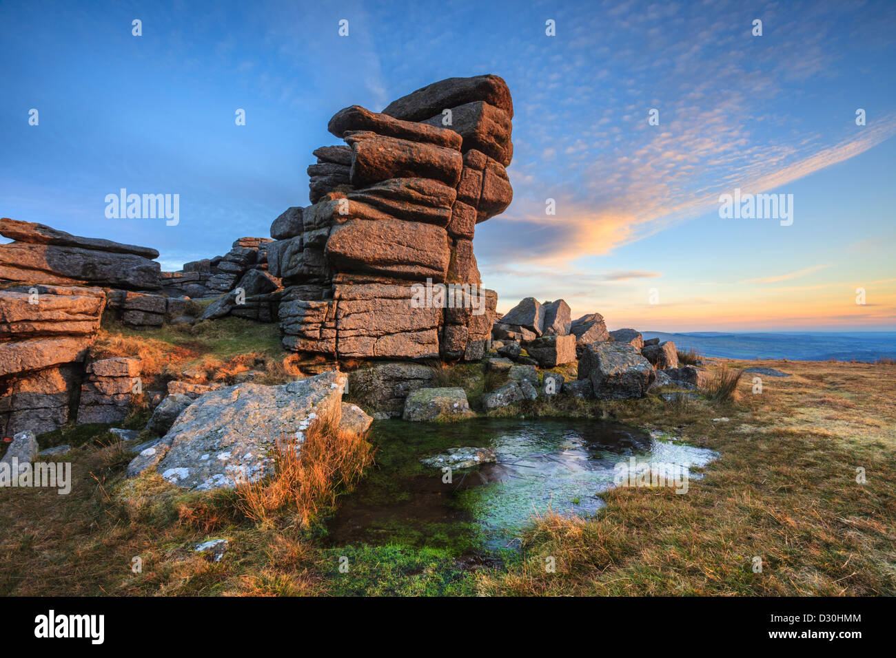 Grand Tor dans la base du Parc National de Dartmoor, capturé peu avant le coucher du soleil en hivers un après-midi. Banque D'Images