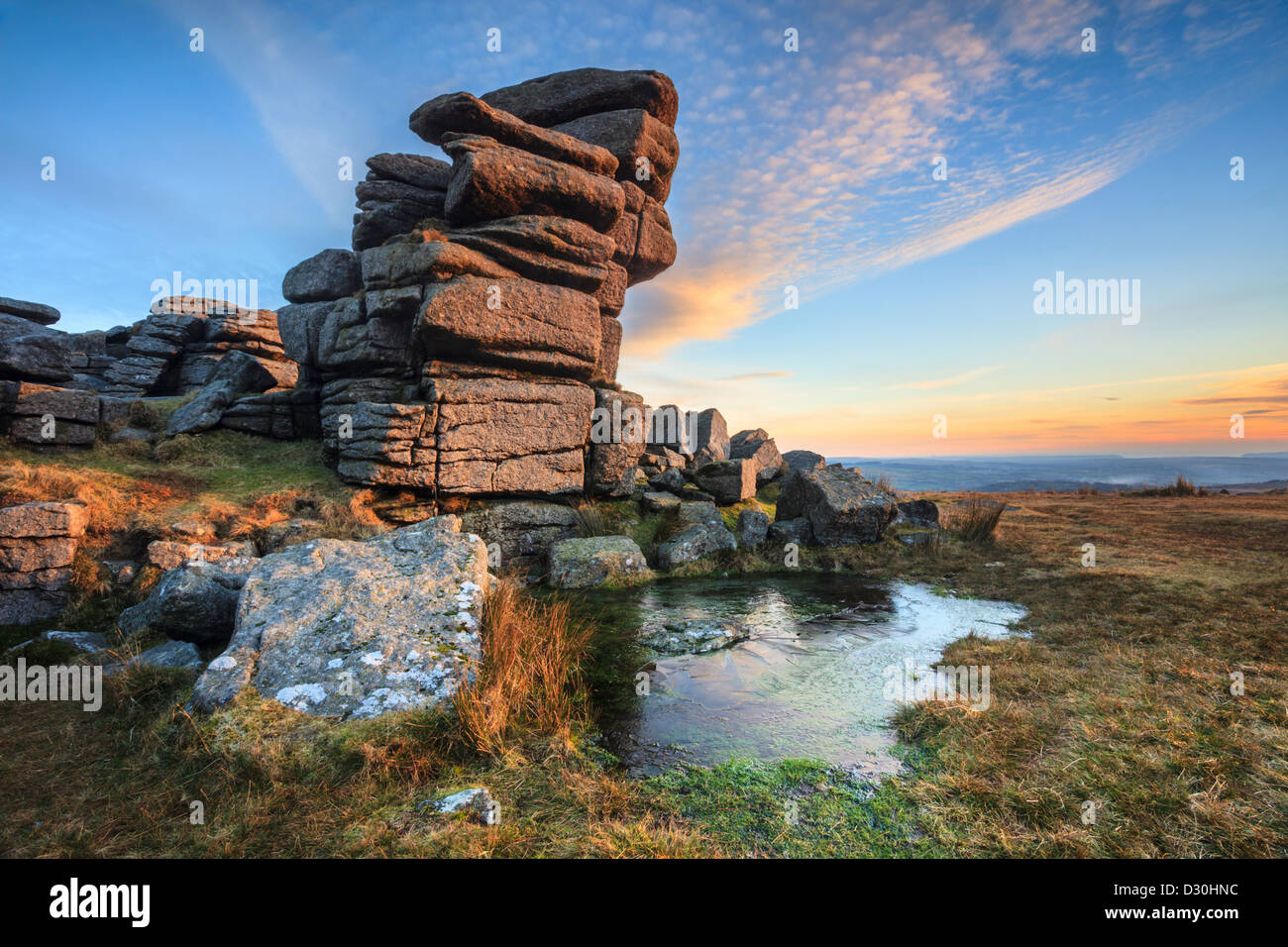 Grand Tor dans la base du Parc National de Dartmoor, capturé peu avant le coucher du soleil en hivers un après-midi. Banque D'Images