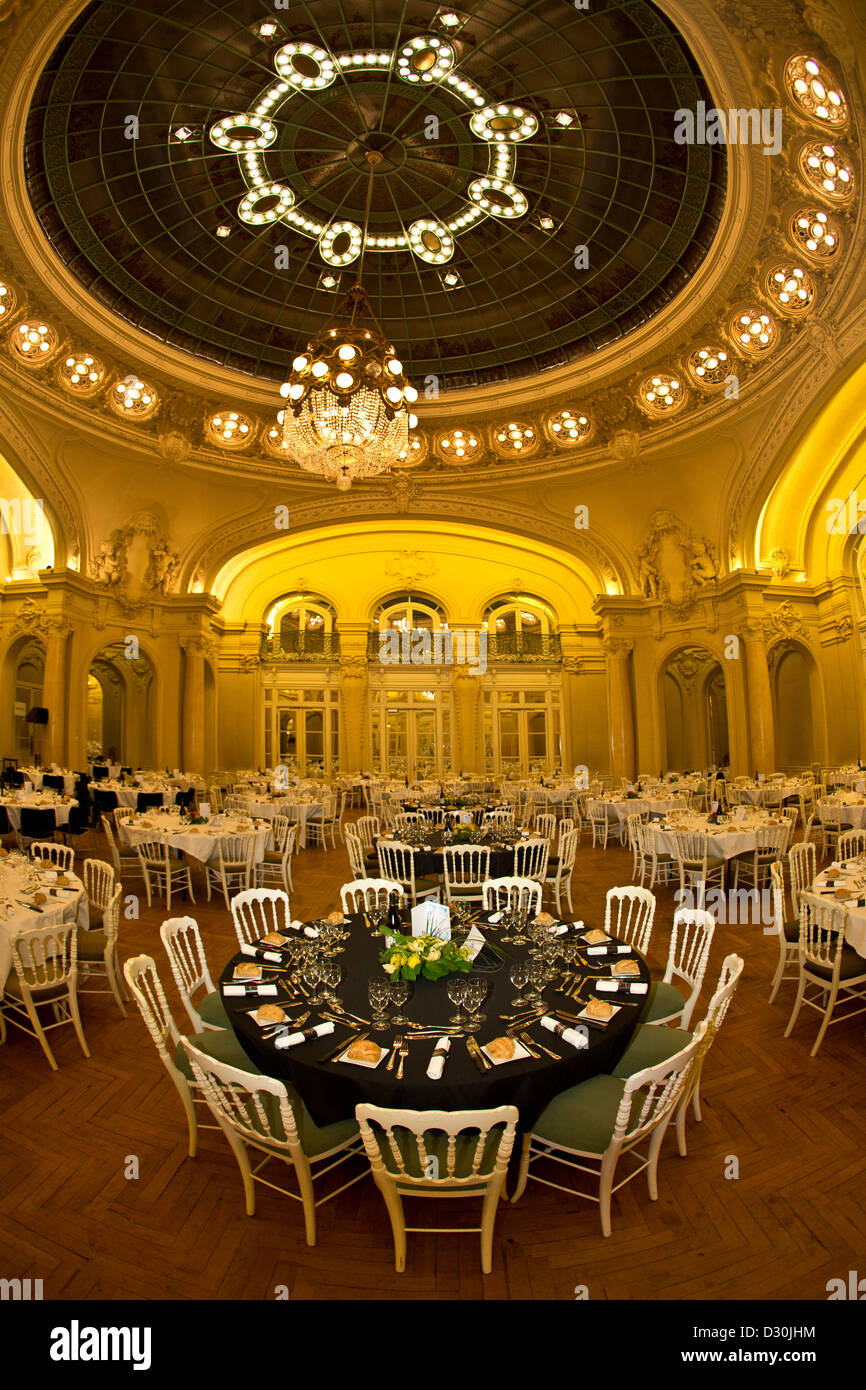 Le Salon Berlioz de l'Opéra de Vichy préparé pour une réception (Vichy - France). Berlioz Salon de l'opéra de Vichy (France). Banque D'Images