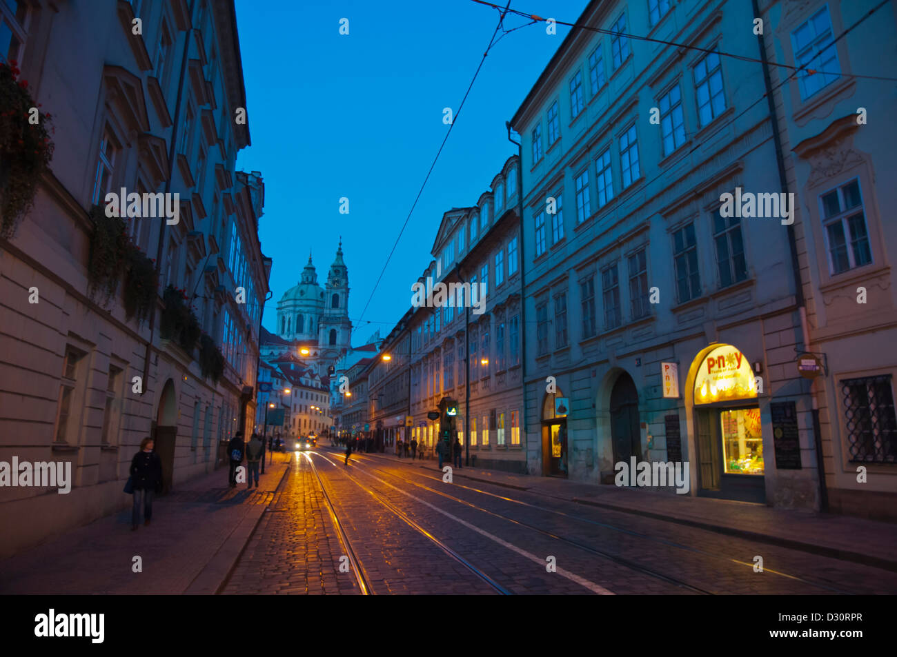 La rue Karmelitska Mala Strana la petite ville quartier historique de Prague République Tchèque Europe Banque D'Images