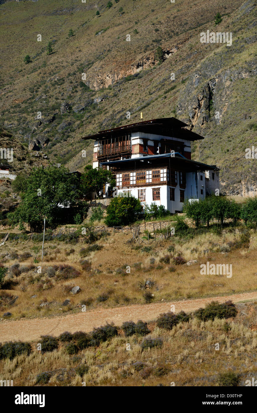 Tachog Lhakhang temple bhoutanais sur une colline, dans les montagnes de l'Himalaya, 36MPX,HI-RES Banque D'Images