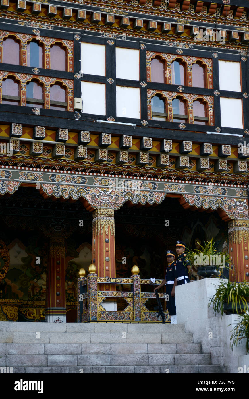 Garde à l'entrée de Trashi Chhoe Dzong Trashi ou chodzong,forteresse. Aujourd'hui partie du gouvernement central, 36 MPX. Banque D'Images