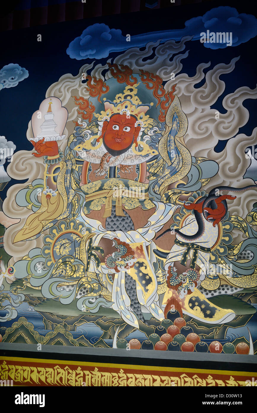Chenmizang, le roi rouge de l'ouest tenant un chorten et serpent, seigneur de les nagas (serpents), Trashi Chhoe Dzong,Thimphu.36MPX Banque D'Images