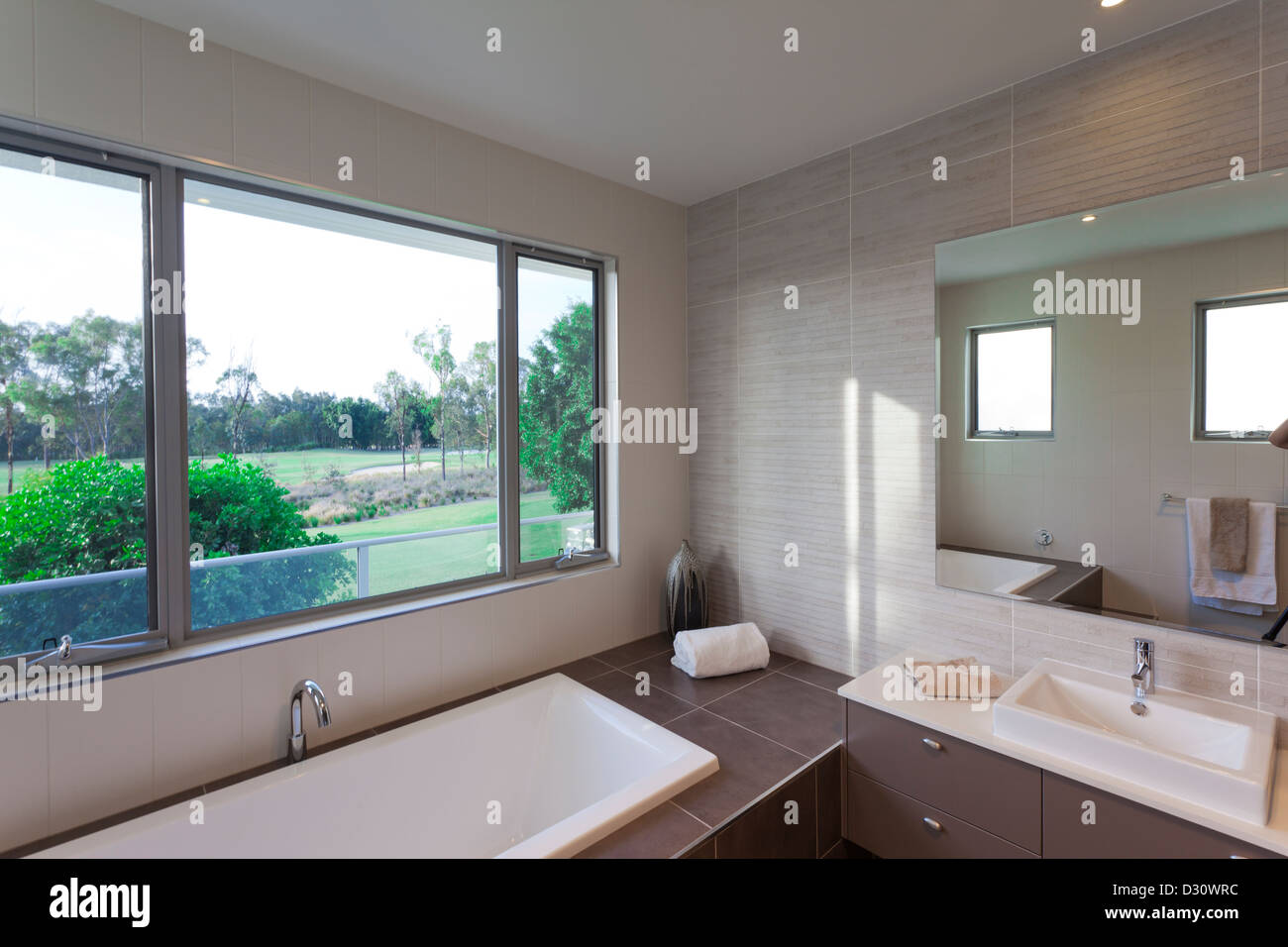 Salle de bains moderne sur un terrain de golf Banque D'Images