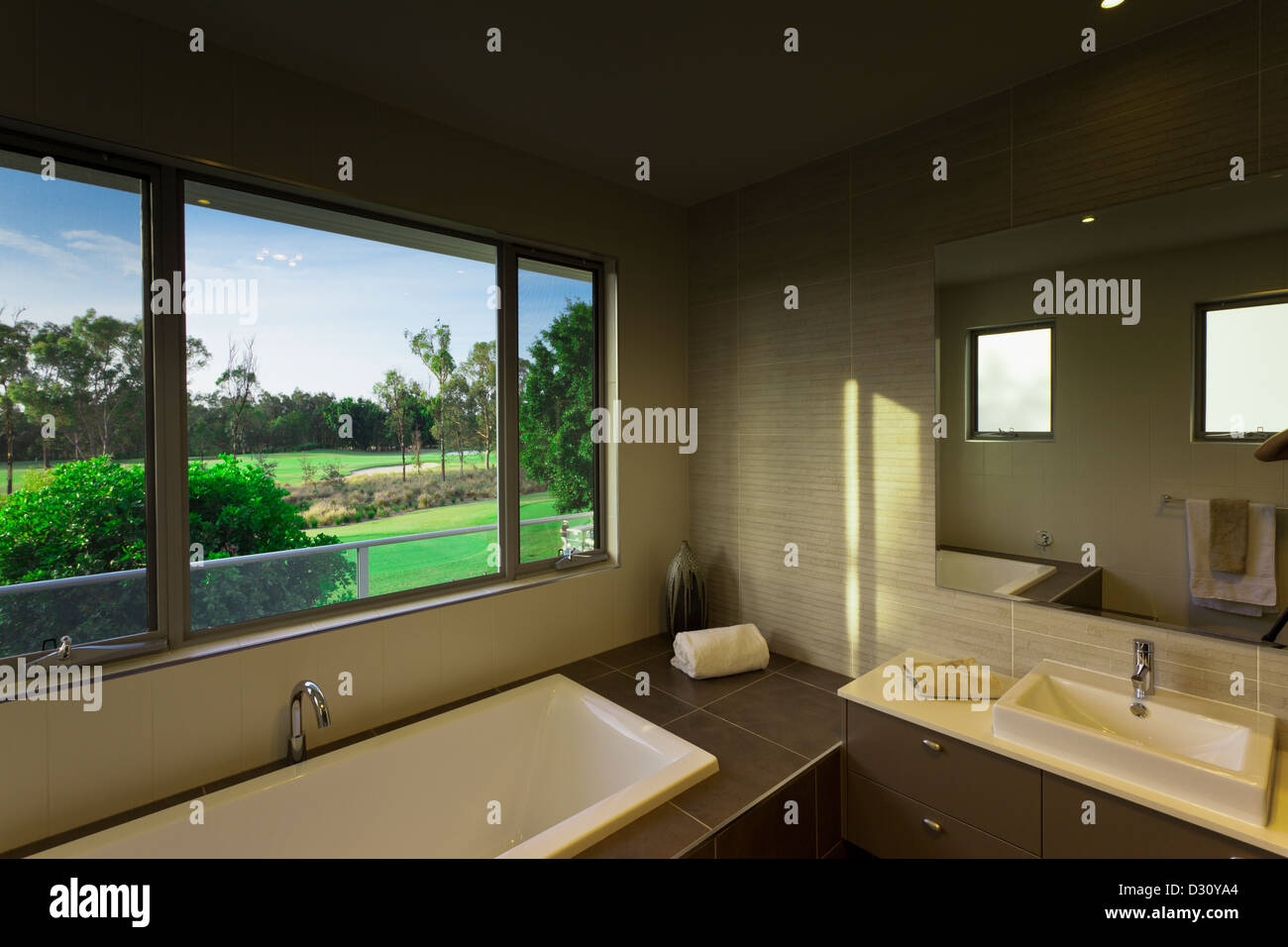 Salle de bains moderne sur un terrain de golf Banque D'Images