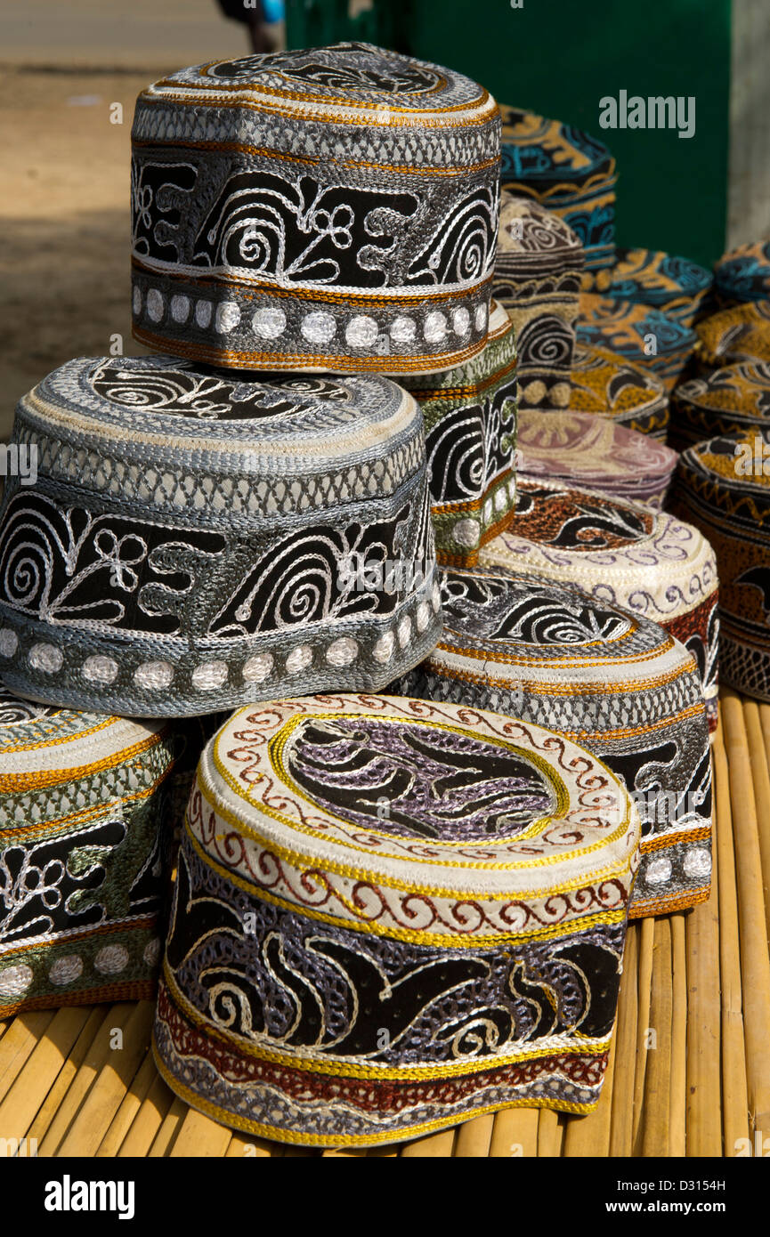 En vente à chapeaux musulmane Mosquée Jamia, Kisumu, Kenya Banque D'Images