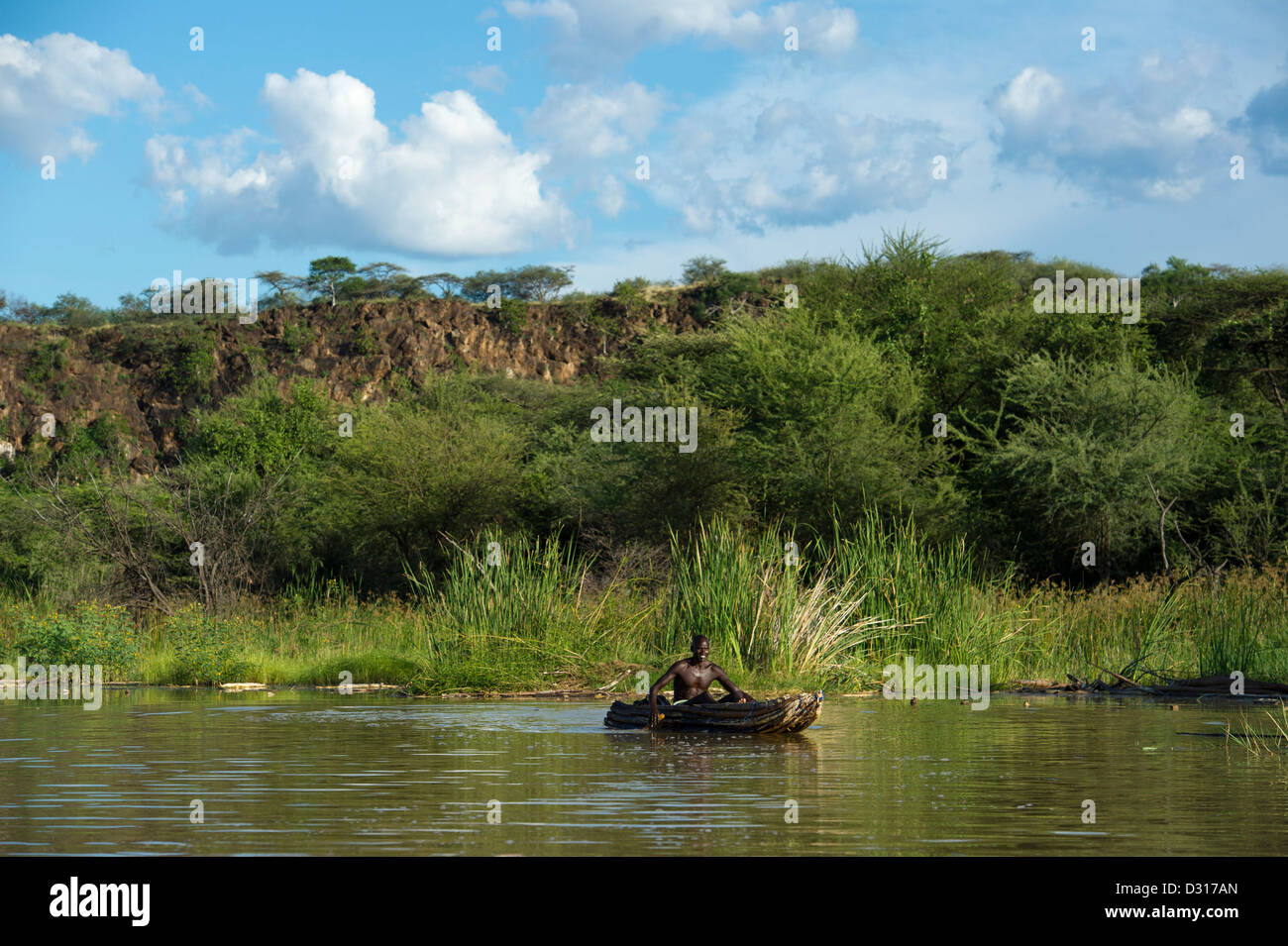 Un petit pêcheur bateau traditionnel sur le lac Baringo, au Kenya Banque D'Images