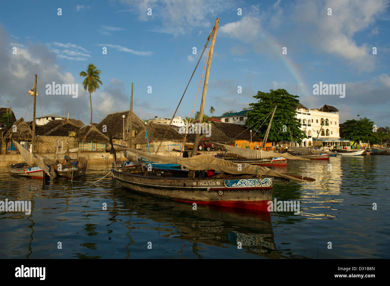 La ligne de front de boutres de la ville de Lamu, l'archipel de Lamu, Kenya Banque D'Images
