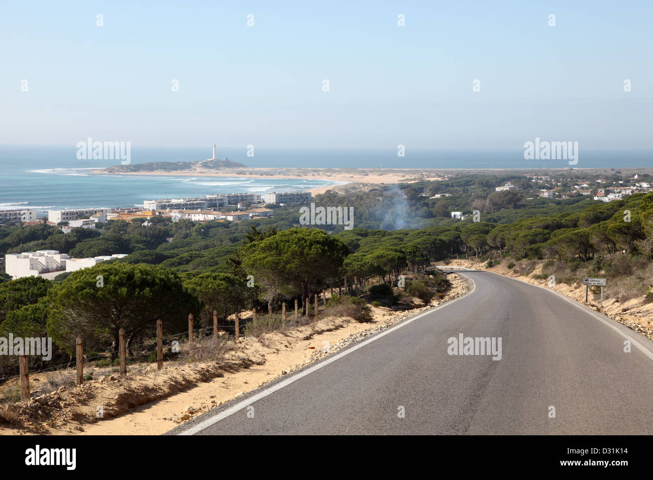 Vue sur le village et la plage El Palmar. Costa de la luz, Andalousie, Espagne Banque D'Images