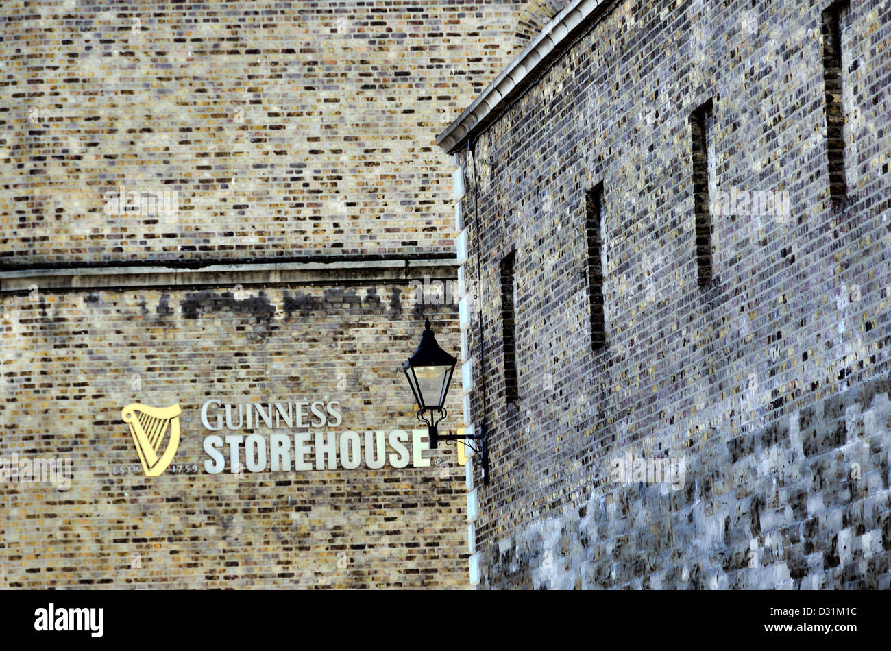 Une inscription sur un mur de la Guinness à Dublin, Irlande Banque D'Images