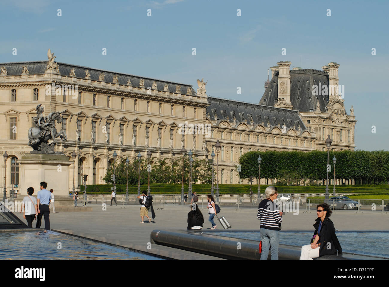 Partie du palais dans le complexe du Musée du Louvre, Paris, France. Banque D'Images